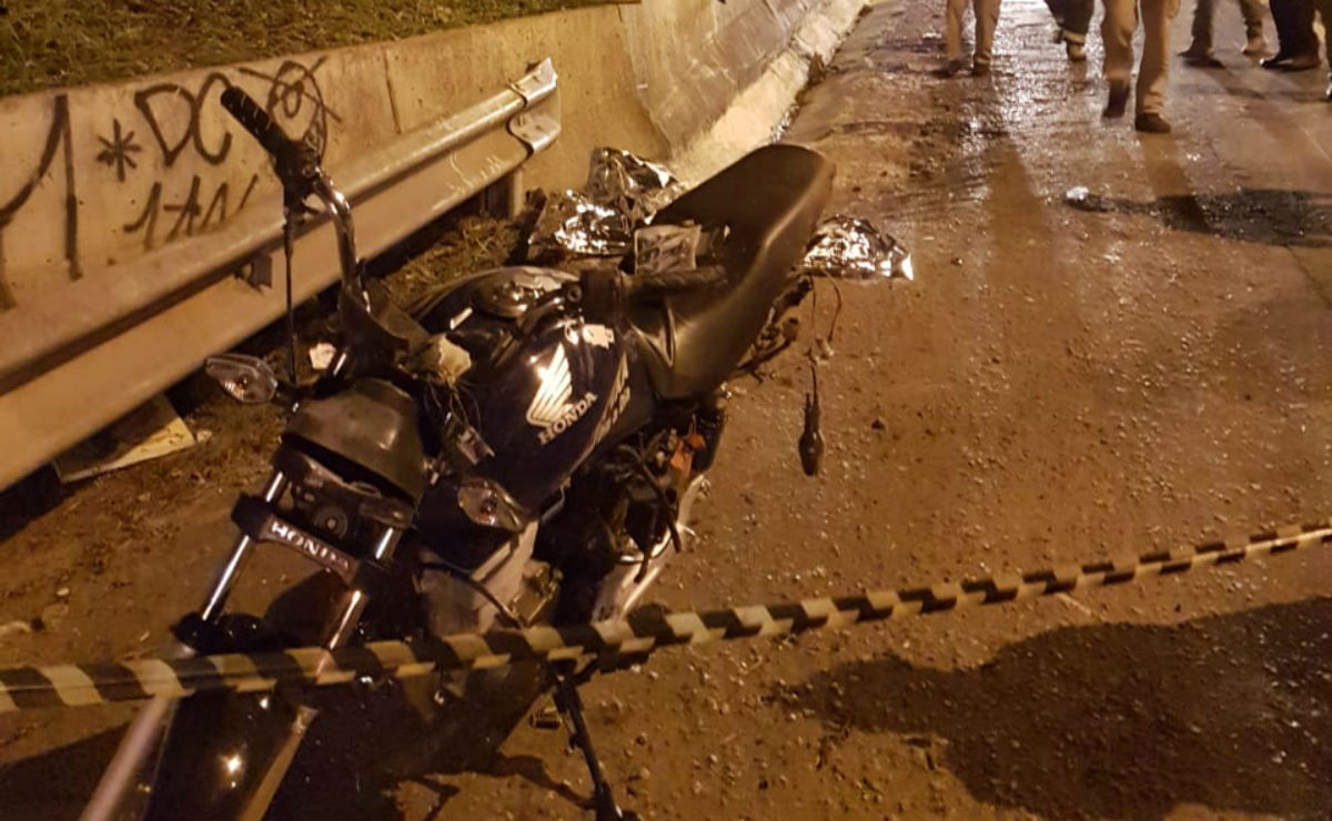 Ocupantes da outra moto envolvida na suposta disputa tiveram ferimentos leves. Foto: Divulgação/PRF