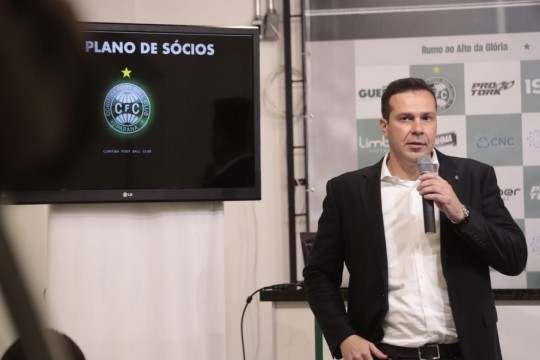 Rafael Saling, diretor de marketing do Coritiba, explica novo plano do Coxa. Foto: Jonathan Campos. 