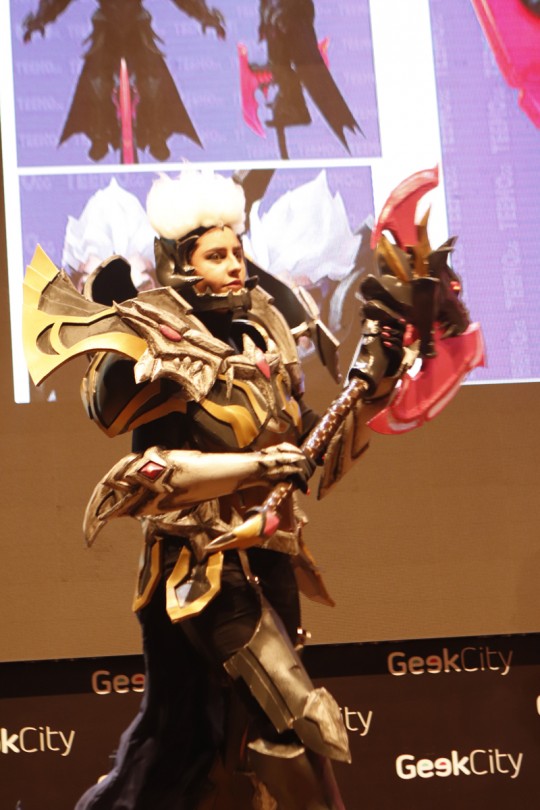 Giovanna, como Darius Deus-Rei, de 'League of Legends'. Foto: Colaboração/Isabella Moraes