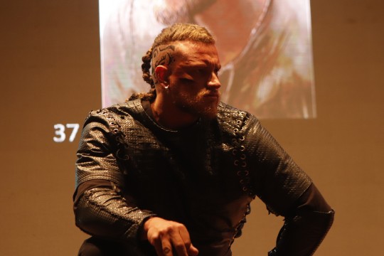 Filipe, como Ragnar Lothbrok, de 'Vikings'. Foto: Colaboração/Isabella Moraes