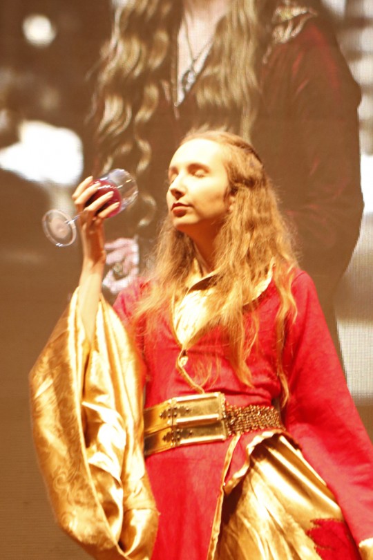 Natalia, de Cersei Lannister, como 'Game of Thrones'. Foto: Colaboração/Isabella Moraes