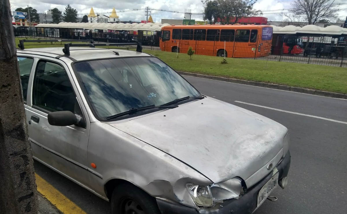 Motorista do Fiesta prestou socorro na hora. Foto: Gerson Klaina/Tribuna do Paraná