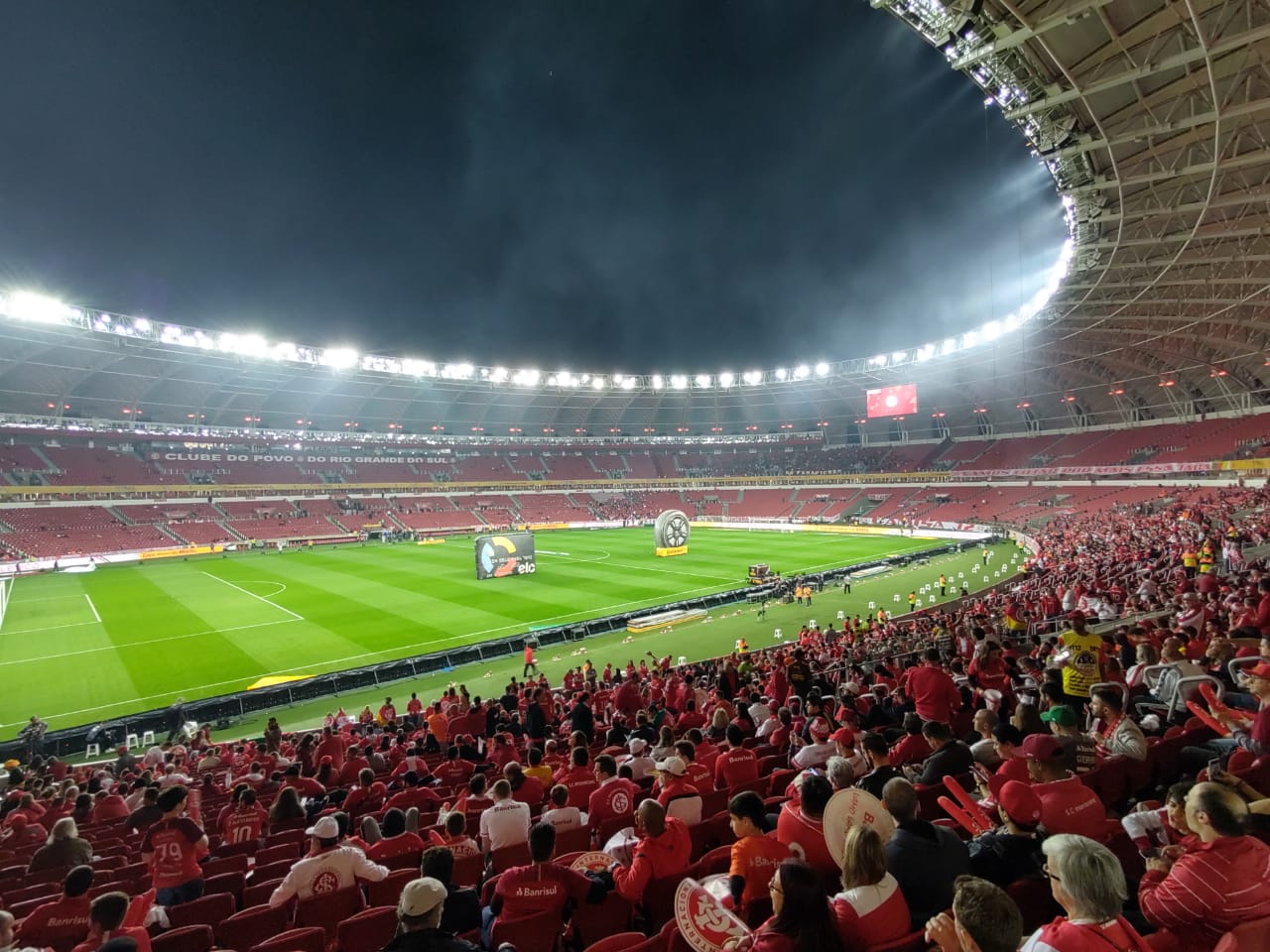 Beira-Rio já começa a ser tomado por torcedores do Inter e Furacão. Foto: Juliana Fontes