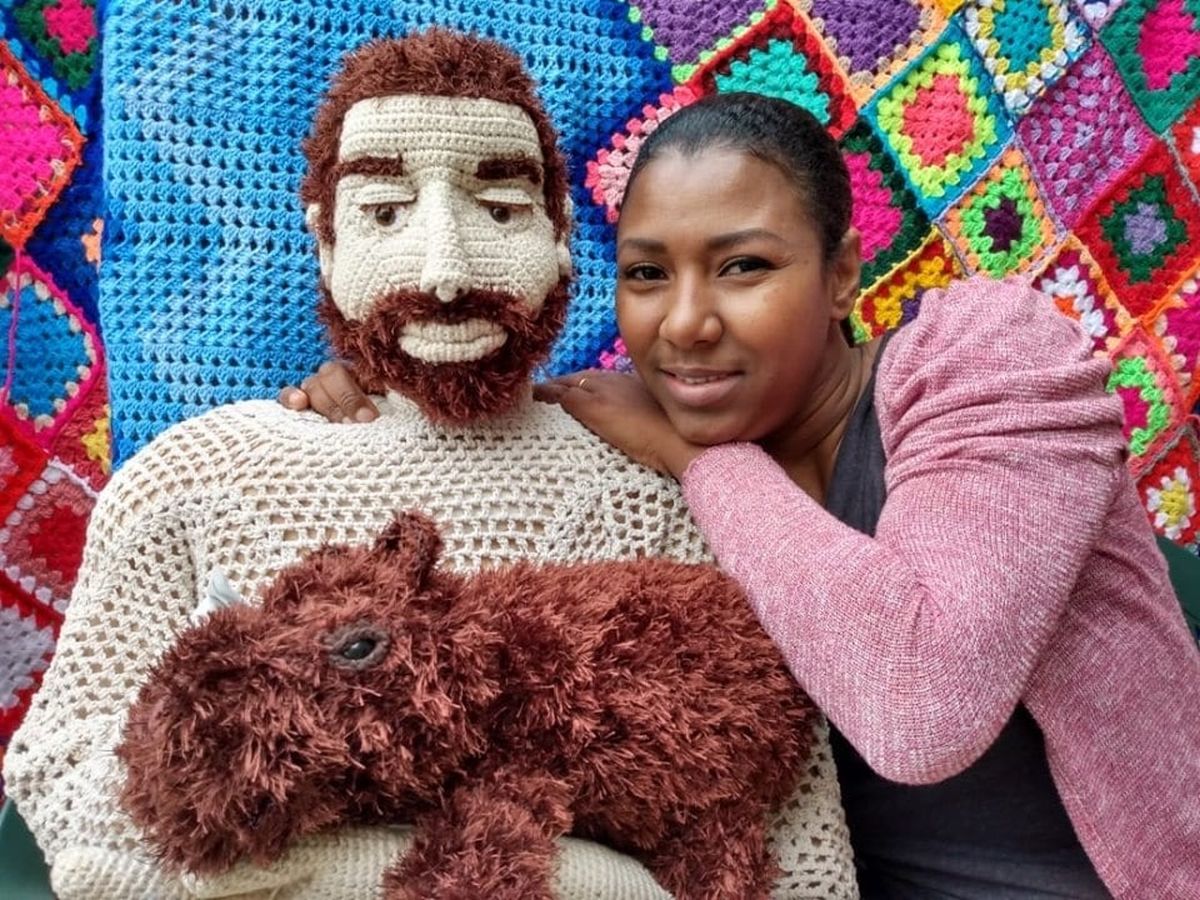 Luciana é uma das organizadoras do evento que celebra o Dia Mundial do Crochê. Foto: Arquivo pessoal