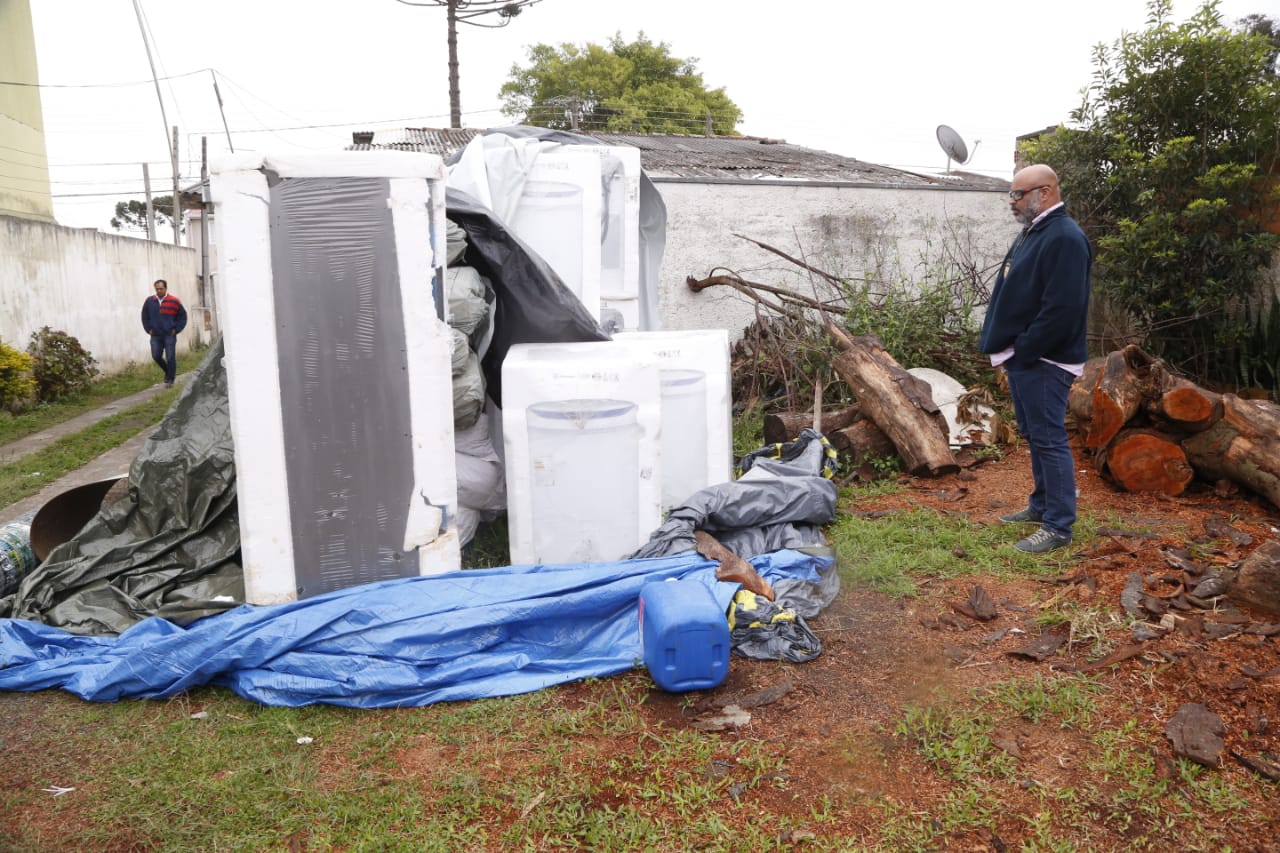 Pelo menos 14 geladeiras foram encontradas. Foto: Átila Alberti/Tribuna do Paraná.