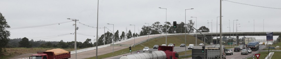 Viaduto está pronto há quatro anos e só agora será liberado para uso. Foto: Aniele Nascimento/Arquivo/Gazeta do Povo