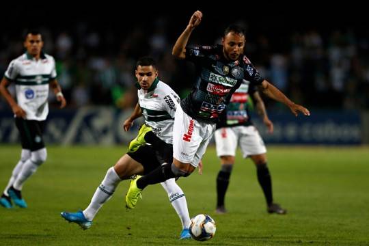 Jogo foi marcado por poucas chances. Foto: Albari Rosa. 