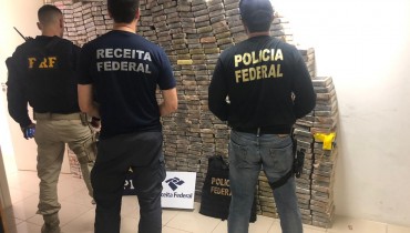Ação conjunta da Polícia Federal, Receita Federal e Polícia Rodoviária Federal apreendeu 950 quilos de cocaína em São José dos Pinhais. Foto: Divulgação / Polícia Federal