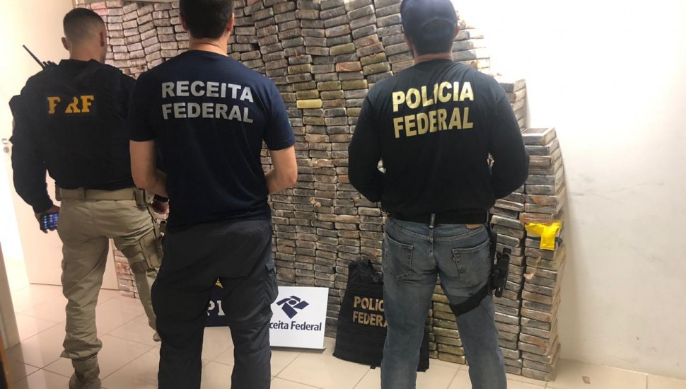 Ação conjunta da Polícia Federal, Receita Federal e Polícia Rodoviária Federal apreendeu 950 quilos de cocaína em São José dos Pinhais. Foto: Divulgação / Polícia Federal