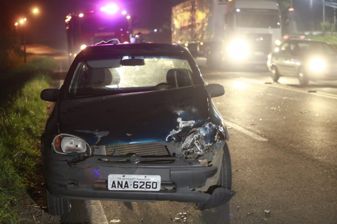 Engavetamento no Contorno Norte deixa quatro feridos. Foto: Lineu Filho