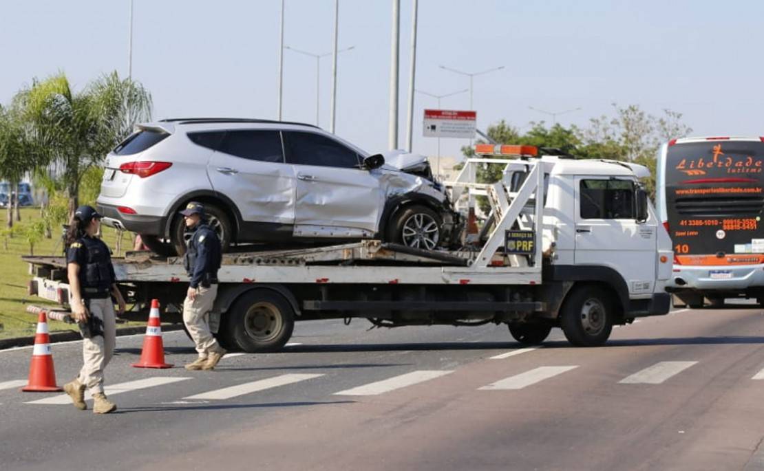 Carro prata tinha sido roubado de um estacionamento no Centro na terça-feira (29). Foto: Hedeson Alves/Tribuna do Paraná.