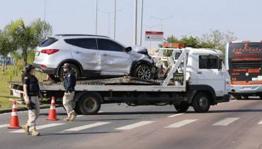 Carro prata tinha sido roubado de um estacionamento no Centro na terça-feira (29). Foto: Hedeson Alves/Tribuna do Paraná.