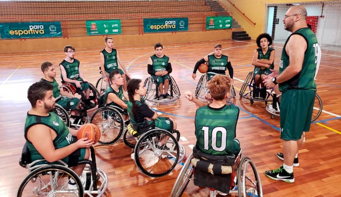 A Tecnicópias é responsável pelos materiais gráficos do projeto Coritiba Monsters da Associação Viver Mais