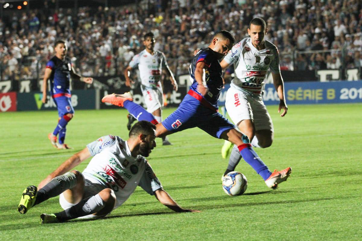 Bruno Rodrigues no lance em que saiu o gol do Tricolor. Foto: Josué Teixeira