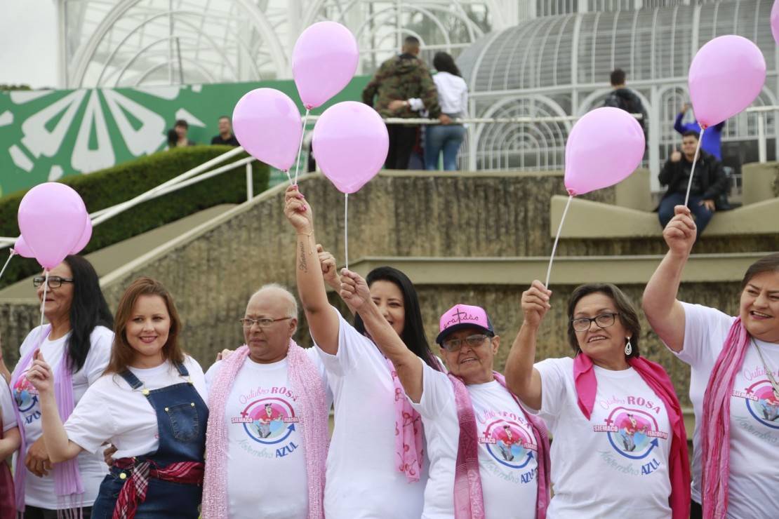 Campanha fotográfica de mulheres que estão lutando ou já venceram o câncer. Foto: Felipe Rosa / Tribuna do Paraná