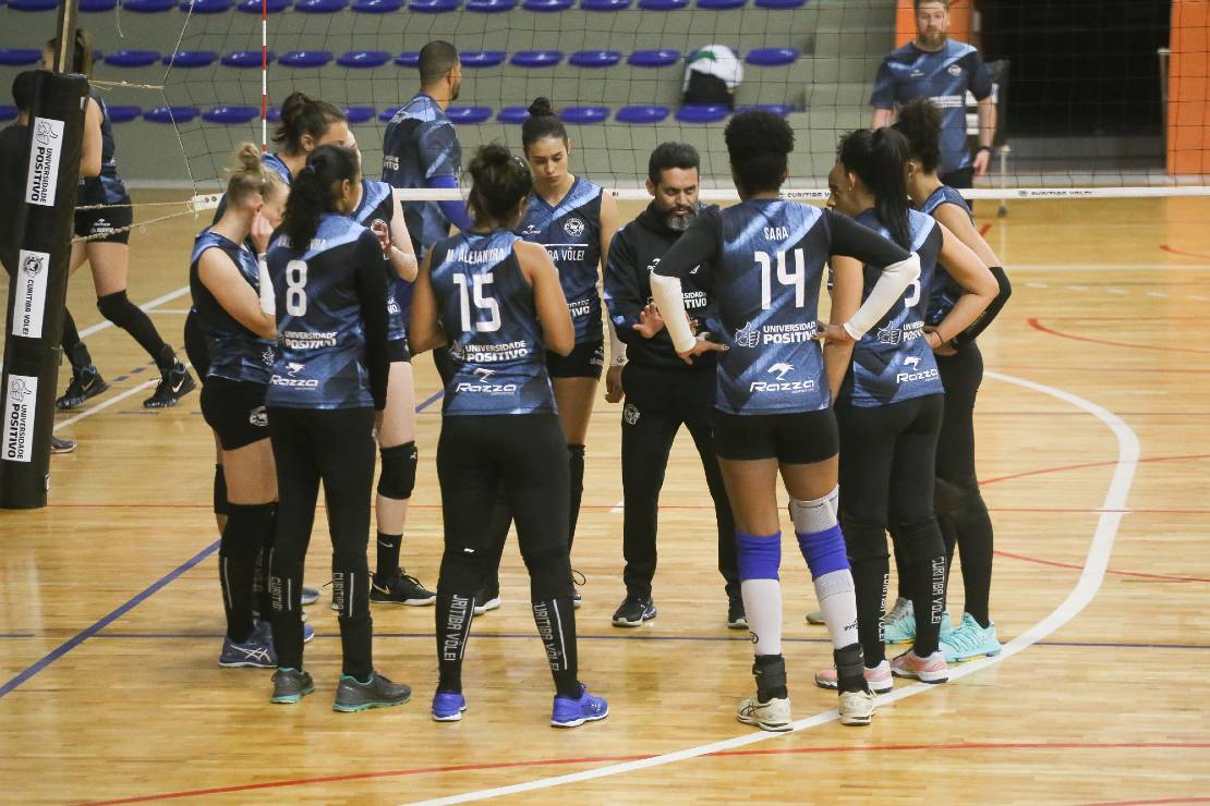 Começa a Superliga Feminina; Curitiba estreia contra time de Bernardinho - Tribuna do Paraná
