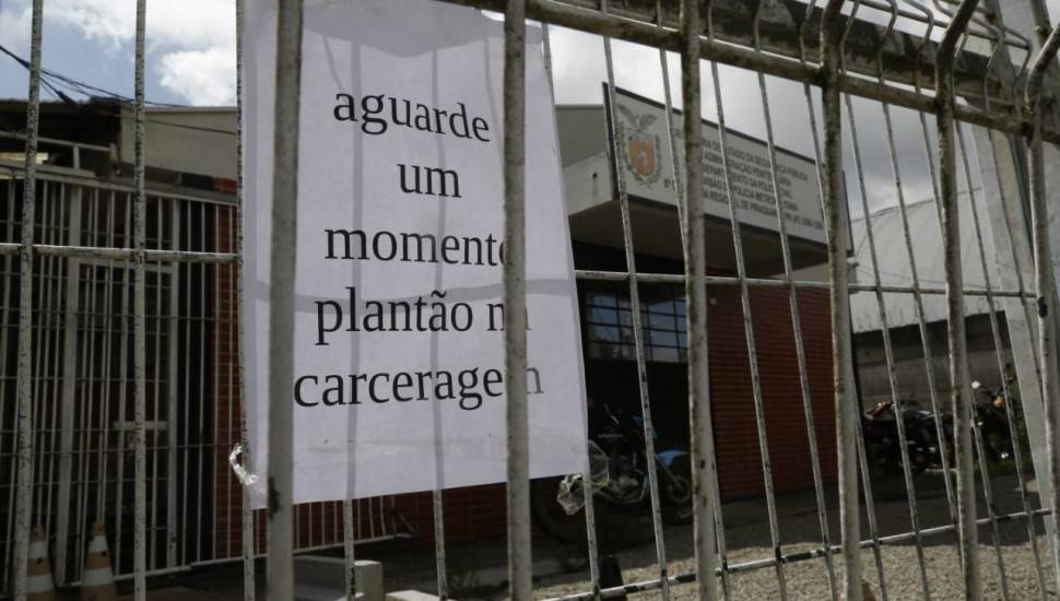 Detentos aproveitaram que policial estava sozinho no plantão para agir. Foto: Átila Alberti/Tribuna do Paraná
