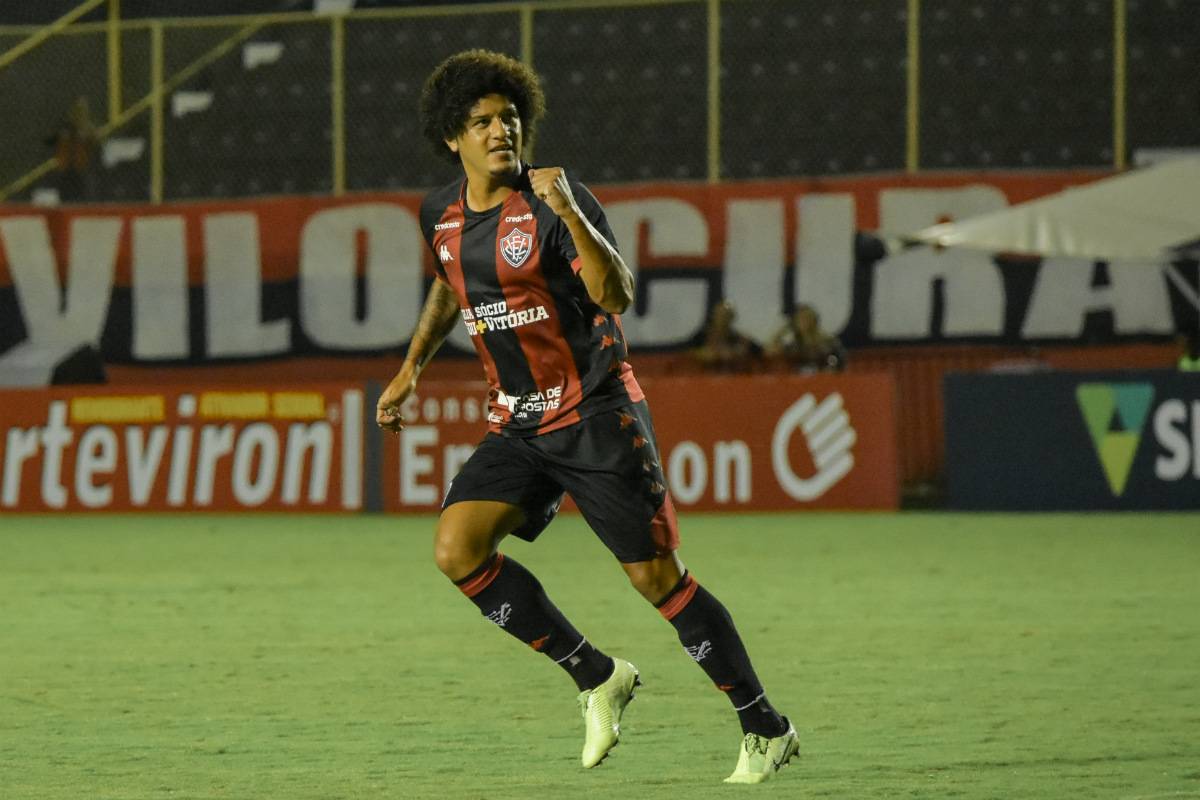 Felipe Gedoz é outro ex-Athletico que estará em campo. Foto: Pietro Carpi/EC Vitória
