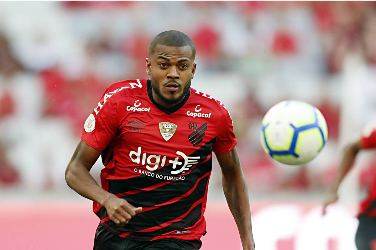 Athletico Marcelo Cirino encaminha acerto para o futebol da China