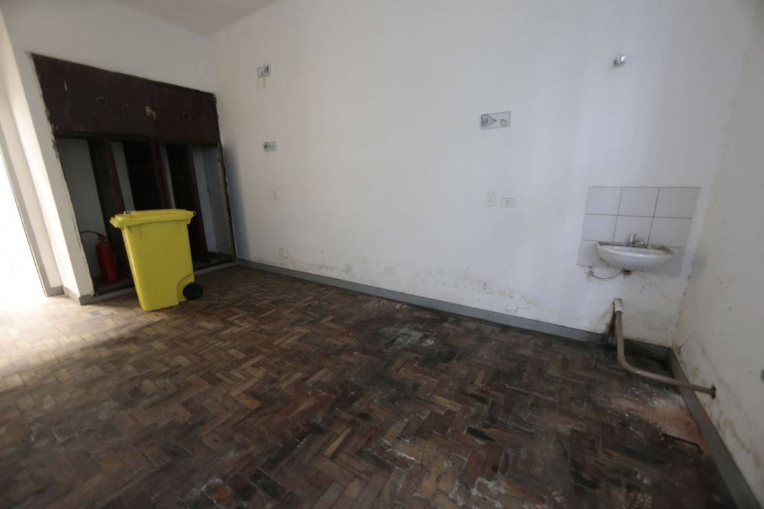 Dezenas de quartos estão sem as mínimas condições para receber estudantes. Foto: Aniele Nascimento/Gazeta do Povo