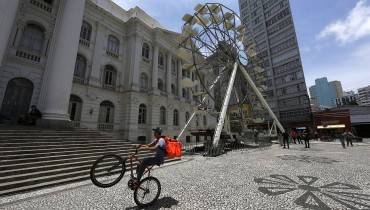 Praça Santos Andrade