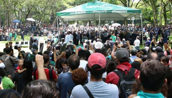 Gugu foi sepultado sob aplausos em São Paulo. Foto: Rovena Rosa/Agência Brasil