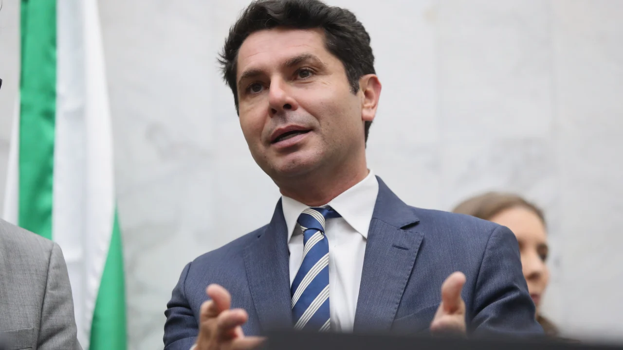 Alexandre Curi quase foi convencido a abandonar coalizão de Ratinho Junior