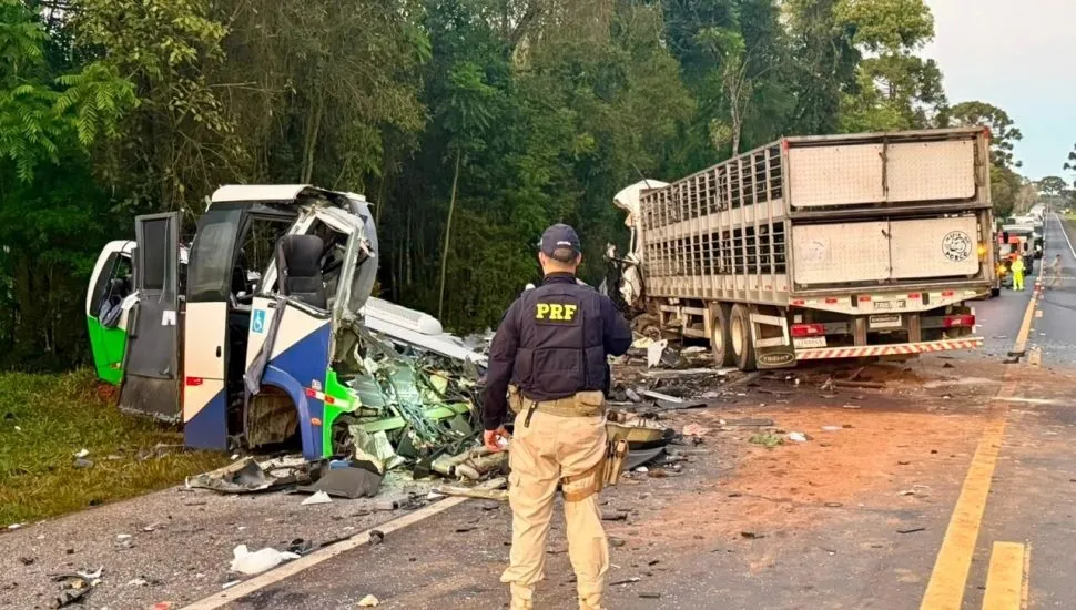 Acidente mais letal dos últimos cinco anos no Paraná deixou 23 mortos. Foto: PRF