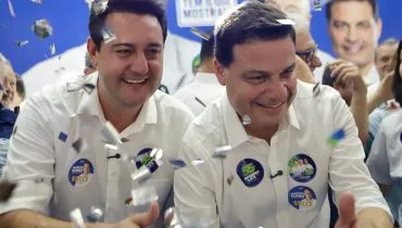 O governador Ratinho Junior e o candidato Sandro Alex (PSD) durante evento de campanha. Foto: Divulgação/PSD