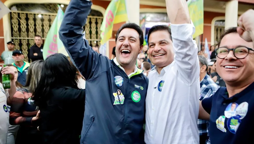 O governador licenciado Ratinho Junior e o candidato Sandro Alex durante evento de campanha. Foto: Divulgação/PSD