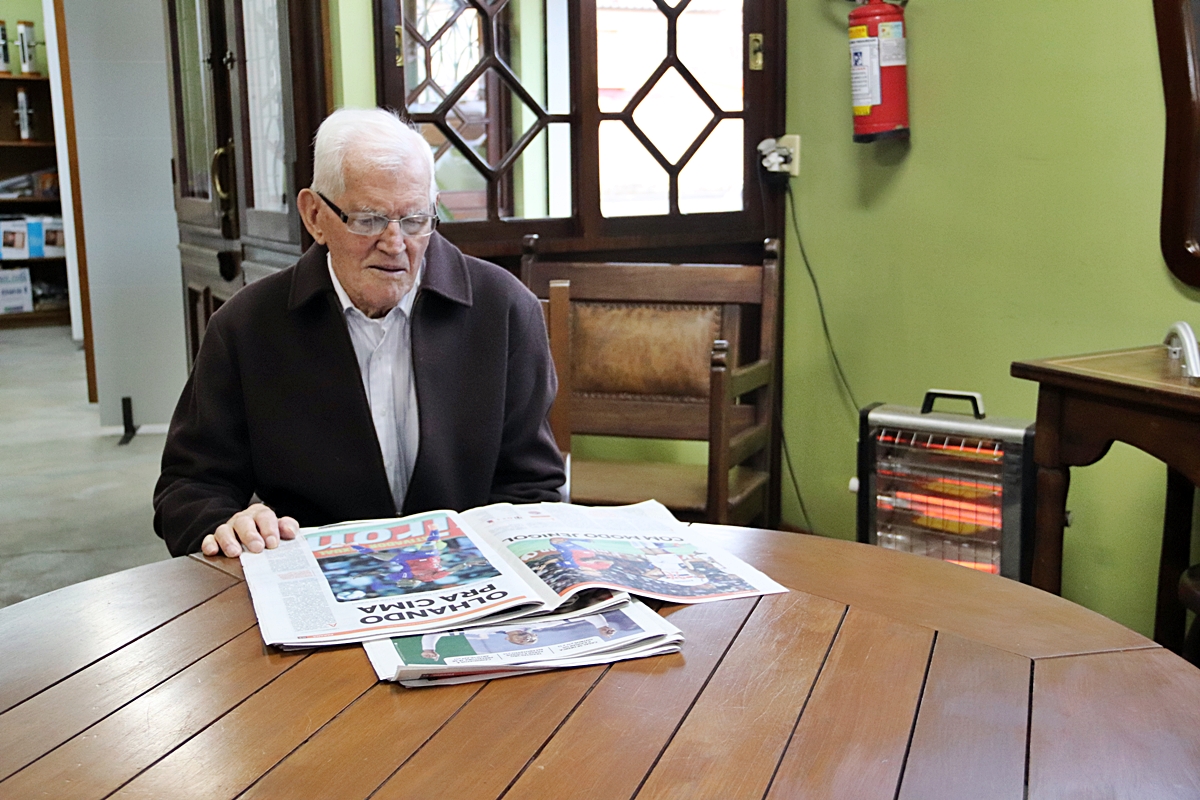 Seu Jeronimo Stoco de Campo Largo completa 106 anos e é leitor assíduo da Tribuna!