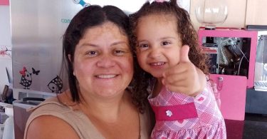 A pequena Bárbara Antunes foi diagnosticada com uma doença rara chamada Trombose na Veia Porta e precisa com urgência fazer a cirurgia.