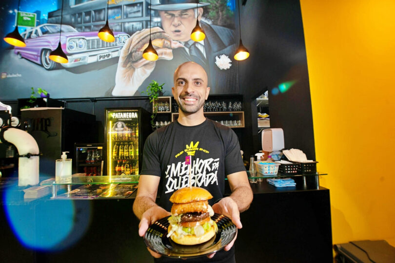 Morador do Sítio Cercado pede fiado e abre hamburgueria de sucesso em Curitiba