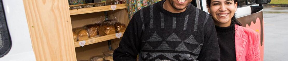 Imagem mostra a Kombi da Benedictus, que vende delicias caseiras em condomínios de Curitiba.