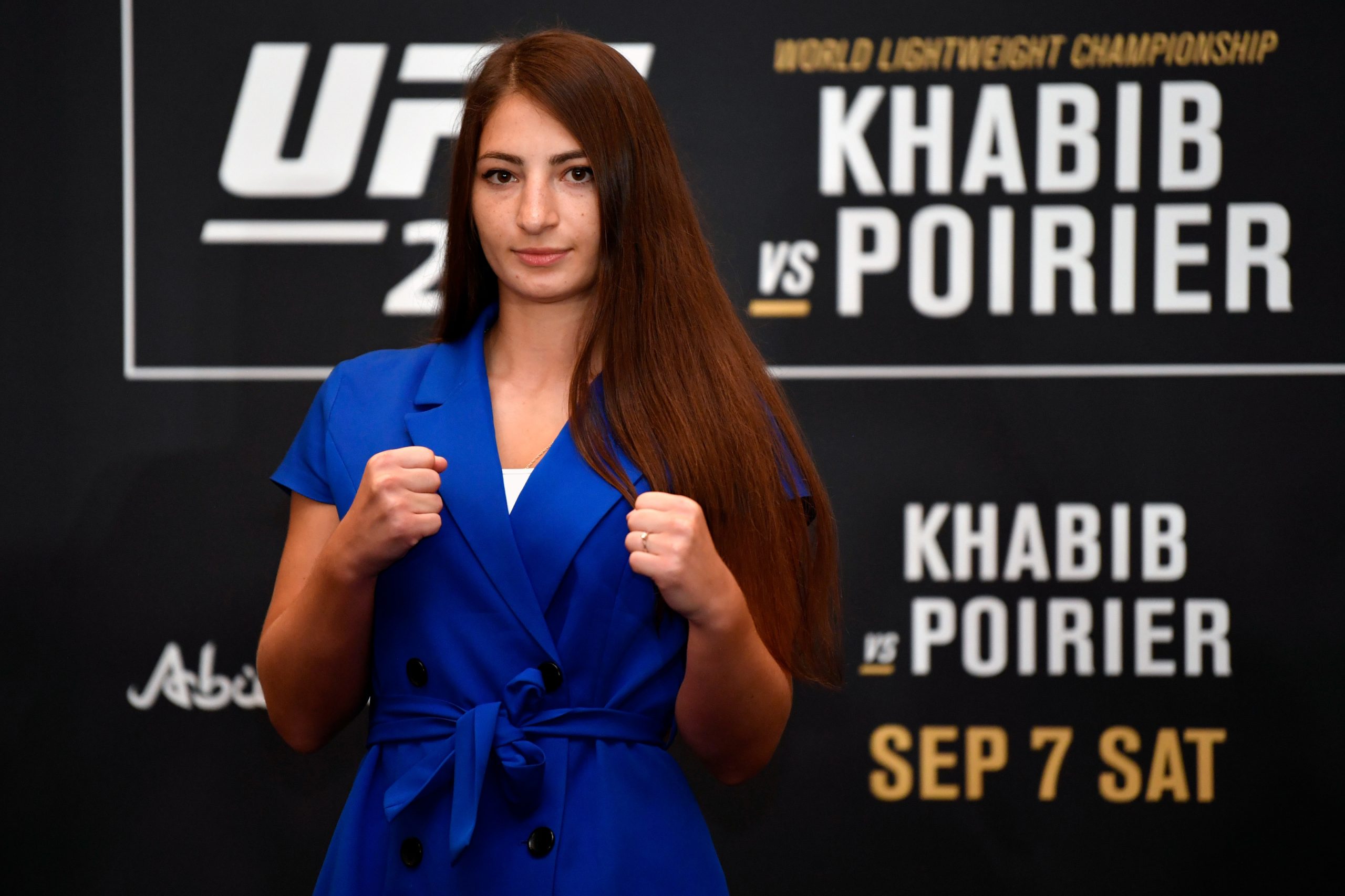 Liana Jojua consegue chave de braço incrível no UFC Ilha da Luta