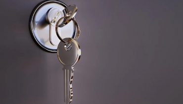 Vizinho tem a cópia da chave pro paraíso? Darta explica melhor isso nas piadas do dia.