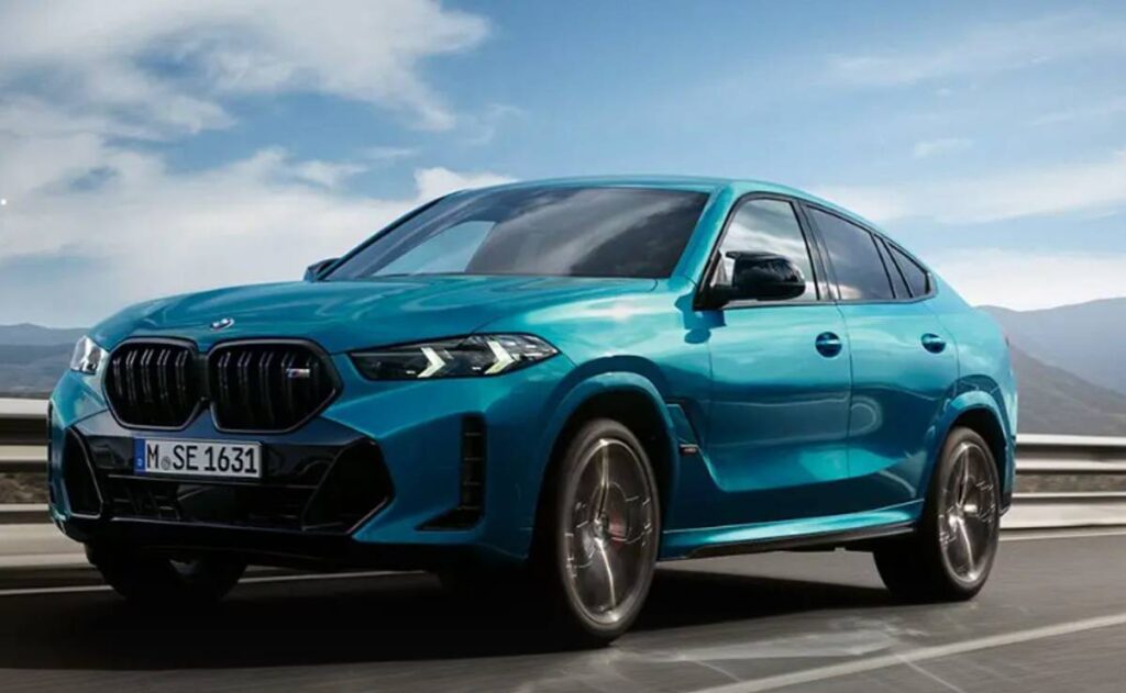 Imagem mostra uma BMW X6 azul