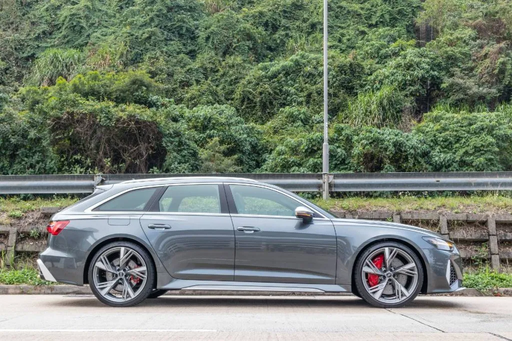 Imagem mostra um Audi RS6.