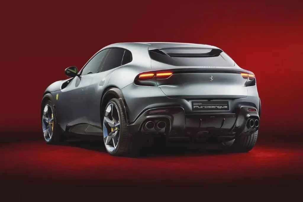 Imagem mostra uma Ferrari Purosangue