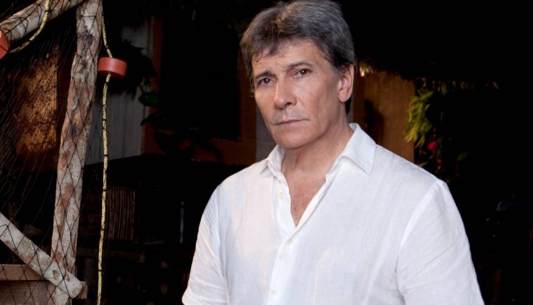 Foto: Juan Ferrara como Guilhermo na novela Mar de Amor