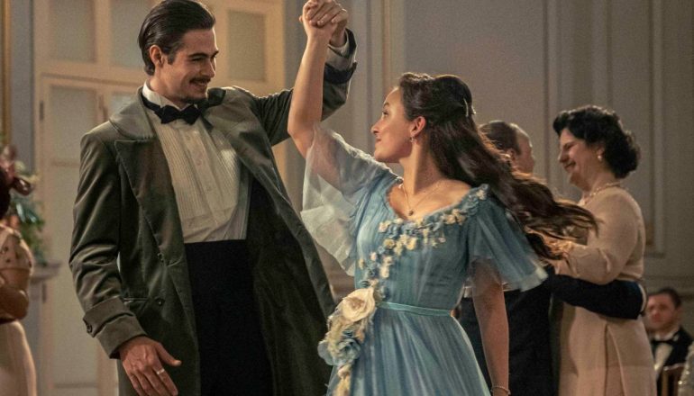 Davi (Rafael Vitti) e Elisa (Larissa Manoela) em Além da Ilusão