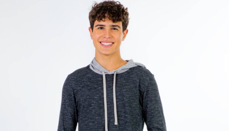 Igor Jansen como João em Poliana Moça