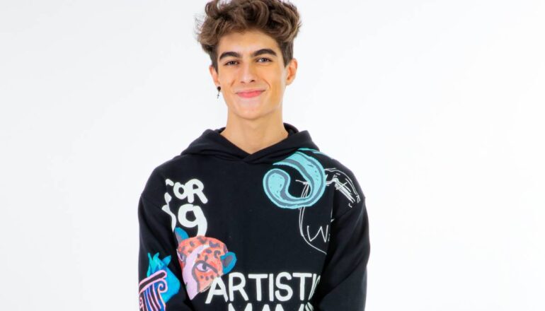 Lucas Burgatti como Éric em Poliana Moça