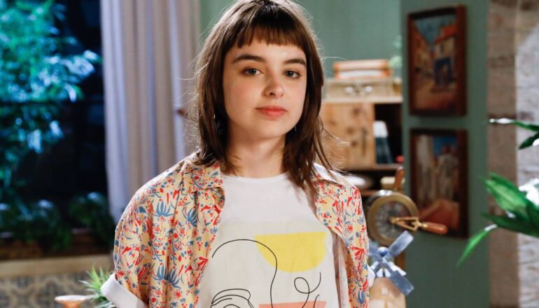 Bel Moreira como Raquel em Poliana Moça