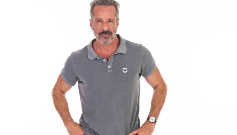 Otávio Martins como Roger em Poliana Moça