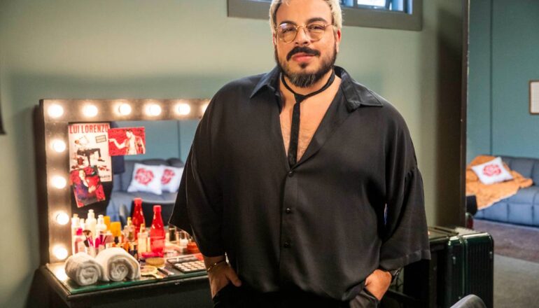 Luis Lobianco como Vitinho em Vai na Fé