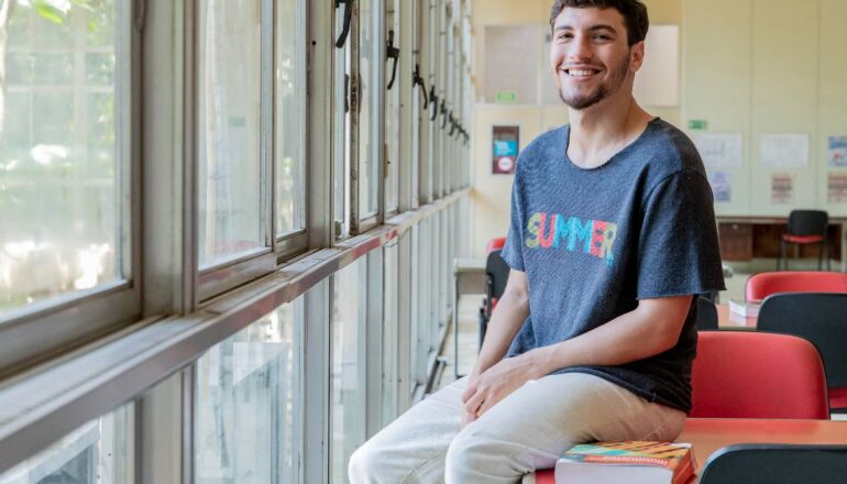 HERNRIQUE BARREIRAS como FRED em Vai na Fé