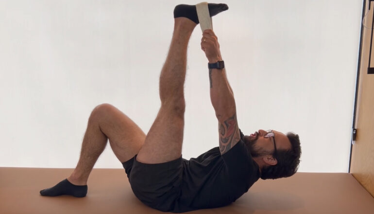 exercicio para acabar com a dor no nervo ciatico alongamento posterior coxa