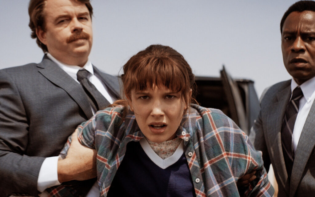 netflix divulga oito primeiros minutos de stranger things 4 de graca assista