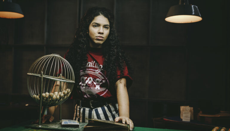 Ex-BBB Maria na gravação de "Bandida: A Número Um da Rocinha